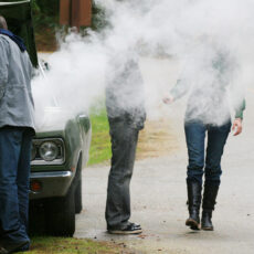 Auto überhitzt? Jetzt bloß einen kühlen Kopf bewahren!